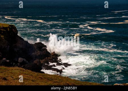 L'océan Atlantique sur la péninsule de Dingle en Irlande. Banque D'Images