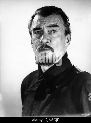 WALTER PIDGEON Portrait en tant que Dr. Morbius dans FORBIDDEN PLANET 1956 réalisateur FRED M. WILCOX costumes pour hommes Walter Plunkett Metro Goldwyn Mayer Banque D'Images