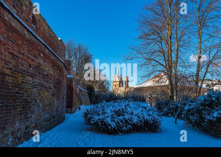 Vue sur la porte de la ville de Kropeliner Tor à Rostock, Allemagne. Banque D'Images