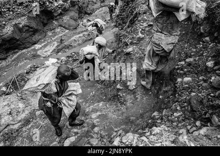 Mines du Congo, mineurs en action en République démocratique du Congo, mines en Afrique Banque D'Images