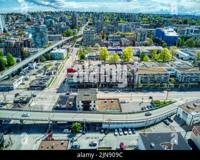 Vue aérienne du paysage urbain de Vancouver entouré de bâtiments et d'arbres Banque D'Images