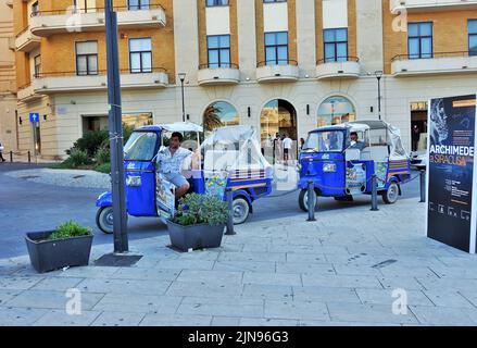 Pousse-pousse automatique, tuk tuk, tricycle taxi, Palerme, Sicile, Italie, Europe Banque D'Images