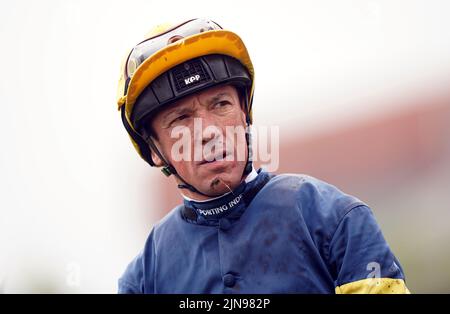 Photo du dossier datée du 04-05-2022 de Jockey Frankie Dettori. Près de trois semaines après le succès mémorable de Pyledriver au King George, son demi-frère pays Pyle s'associe avec Frankie Dettori la deuxième nuit de la Ligue de course 2022 à Lingfield. Date de publication : mercredi 10 août 2022. Banque D'Images