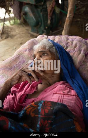 Femme indienne non identifiée dans un hôpital local. Banque D'Images