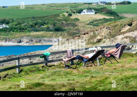 Dunworley, West Cork, Irlande. 10th août 2022. Les températures ont atteint 23C ce matin à Dunworley Beach à West Cork. De nombreux habitants et touristes ont profité du temps chaud et de la marée descendante pour profiter d'une journée à la plage. Crédit : AG News/Alay Live News Banque D'Images