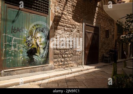 Portrait mural de la Vierge Marie dans une rue du vieux Bari, Apulia Banque D'Images