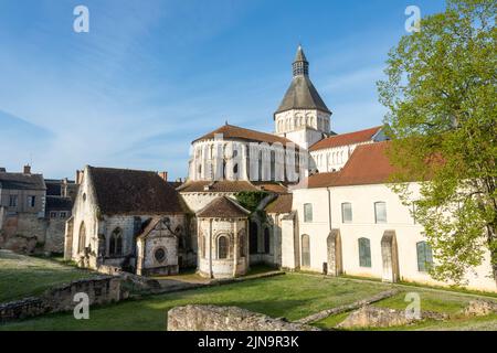 France, Nièvre, Vallée de la Loire, la Charite sur Loire, prieuré bénédictin notre-Dame de la Charité-sur-Loire, église classée au patrimoine mondial de l'UNESCO Banque D'Images