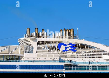 Le logo Princess Cruises Sea Witch sur le navire de croisière Royal Princess - août 2020. Banque D'Images