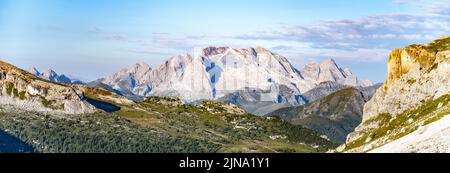Panorama de la montagne Marmolada avec glacier Banque D'Images