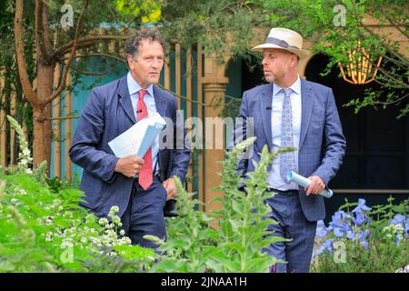 Monty Don et Joe Swift, présentateurs du monde de BBC Gardener dans le RNLI Showgarden, Chelsea Flower Show, Londres Banque D'Images