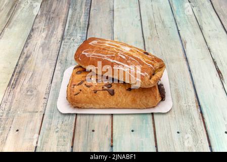 Le napolitain est un célèbre produit de pâtisserie et un type de pain, très commercialisé aujourd'hui. C'est une garniture de crème enveloppée dans une pâte feuilletée Banque D'Images