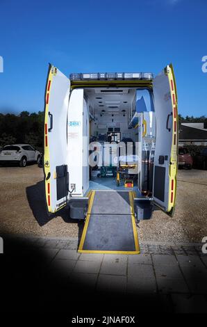 Ambulance d'urgence a Centre de soins d'urgence Corby, Corby, Angleterre. Banque D'Images