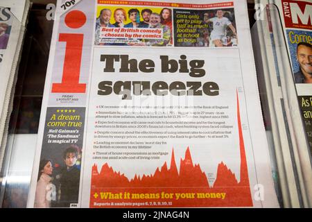 "The big squeeze" i journal titre de la première page article le 6 août 2022 à Londres Angleterre Royaume-Uni Banque D'Images