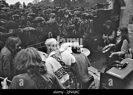 AVION JEFFERSON au Bath Festival, Angleterre, le 1970 juin, quand la pluie torrentielle a causé l'abandon du concert. Banque D'Images