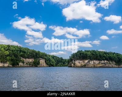 Rive rocheuse de la rivière Wisconsin dans les Wisconsin Dells de l'État du Wisconsin aux États-Unis Banque D'Images