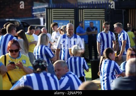 Les fans de Sheffield Wednesday arrivent avant le premier match de la Carabao Cup à Hillsborough, Sheffield. Date de la photo: Mercredi 10 août 2022. Banque D'Images