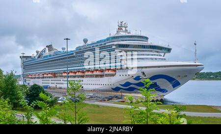 Princesse des Caraïbes pendant son port d'escale à Sydney, Nouvelle-Écosse, sur 10 août 2022. Le navire appartient à Princess Cruises et a une capacité de ove Banque D'Images