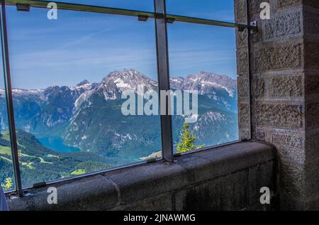 Terrasse ensoleillée à das Kehlsteinhaus, Eagles Nest, Berchtesgaden, Autriche, Allemagne Banque D'Images