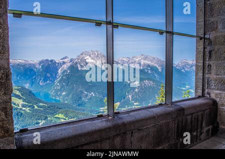 Terrasse ensoleillée à das Kehlsteinhaus, Eagles Nest, Berchtesgaden, Autriche, Allemagne Banque D'Images