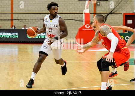 Retin Obasohan (32) en Belgique, photographié en action lors d'un match de basket-ball amical avant les championnats d'Europe entre l'équipe nationale belge « les Lions belges » et l'Allemagne, le mercredi 10 août 2022, à Hasselt. BELGA PHOTO JILL DELSAUX Banque D'Images