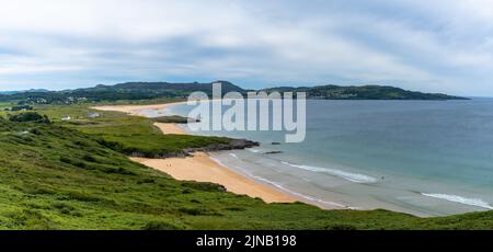 Une vue sur la magnifique plage de Ballymastocker sur les shroes occidentaux de Lough Swilly en Irlande Banque D'Images