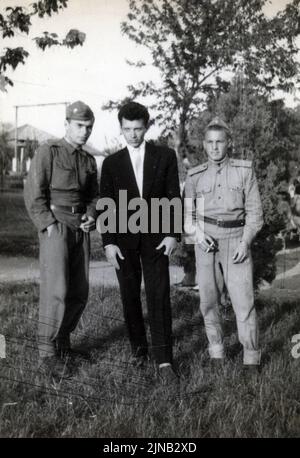 Photo d'archives des soldats bulgares hors service vers 1958 Banque D'Images