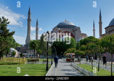 Istanbul, Turquie : Mosquée bleue, également connue sous le nom de mosquée Sultan Ahmed. C'est une mosquée impériale historique de l'époque ottomane, construite entre 1609 et 1616 Banque D'Images