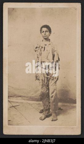 Taylor, jeune Drummer Boy pour 78e d'infanterie des troupes de couleur, en haillons Banque D'Images