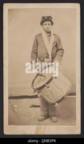 Taylor, jeune Drummer Boy pour 78e d'infanterie des troupes de couleur, en uniforme avec drum Banque D'Images