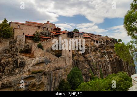 Météores - massif de grès et de roches conglomérées dans le centre de la Grèce à l'extrémité nord-ouest de la plaine thessalie près de la ville de Kalambaka avec Banque D'Images