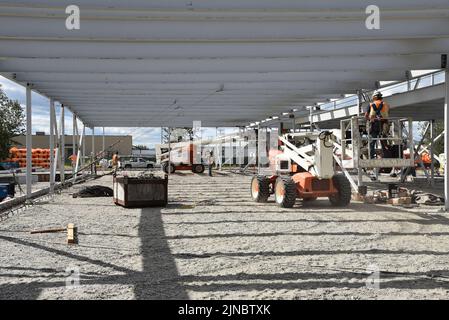 Le U.S. Army corps of Engineers - Alaska District construit un nouveau Centre de développement de l'enfant pour les soldats et leurs familles sur le fort Wainwright. Le projet est en phase de construction verticale et la nouvelle installation commence à prendre forme, qui aura une capacité de conception pour plus de 300 enfants âgés de 6 semaines à 5 ans. Il comprendra 12 chambres pour les enfants en bas âge et les tout-petits, neuf chambres pour les enfants d'âge préscolaire, quatre salles d'activités générales, cuisine, buanderie, réception et salon du personnel. Chaque chambre pour enfants sera reliée à une aire de jeux clôturée adaptée à l'âge. (É.-U. Photo de l'armée par Rachel N. Banque D'Images