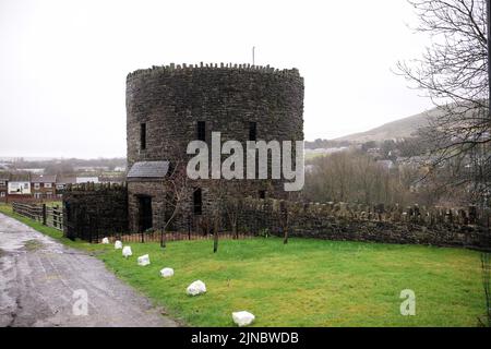 Image ©sous licence de Parsons Media. 29/12/2021. Londres, Royaume-Uni. Roundhouse Farm - William Wales. Vue générale de Roundhouse Farm - William, Nantyglo, pays de Galles du Sud. Ce cottage classé de catégorie II se trouve dans le parc d'un ancien chantier d'arironneries. Situé dans le parc d'un site historique, le complexe Nantyglo Ironworks, dans la vallée d'Ebbw-Fach, dans le sud-est du pays de Galles. Photo par Andrew Parsons / Parsons Media Banque D'Images