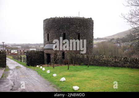 Image ©sous licence de Parsons Media. 29/12/2021. Londres, Royaume-Uni. Roundhouse Farm - William Wales. Vue générale de Roundhouse Farm - William, Nantyglo, pays de Galles du Sud. Ce cottage classé de catégorie II se trouve dans le parc d'un ancien chantier d'arironneries. Situé dans le parc d'un site historique, le complexe Nantyglo Ironworks, dans la vallée d'Ebbw-Fach, dans le sud-est du pays de Galles. Photo par Andrew Parsons / Parsons Media Banque D'Images