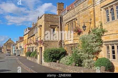 High St buildings, Moreton-in-Marsh, Evenlode Valley, Cotswold District Council, Gloucestershire, ANGLETERRE, ROYAUME-UNI, GL56 0LW Banque D'Images