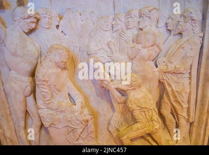 CERTOSA DI PAVIA, ITALIE - 9 AVRIL 2022 : œuvre d'art historique en marbre sculpté au Musée Certosa, sur 9 avril, à Certosa di Pavia, Italie Banque D'Images