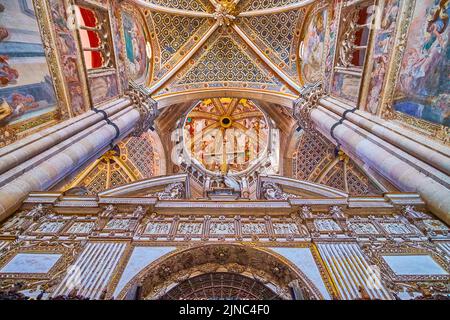 CERTOSA DI PAVIA, ITALIE - 9 AVRIL 2022 : les détails remarquables de l'intérieur du monastère de Certosa di Pavia, sur 9 avril à Certosa di Pavia, Italie Banque D'Images