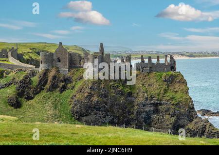 Château de Dunluce, près des Bushmills, Antrim, Irlande du Nord Banque D'Images