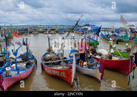 Le port de Jepara est dans la zone de KUPP Jepara qui est situé dans le centre de Java, l'emplacement de la jetée est sur la côte nord avec la position de Banque D'Images