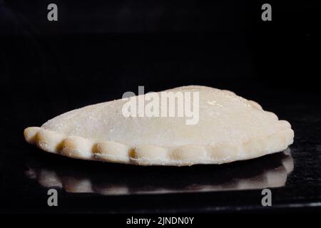 Tarte à la pâte sablée non cuite, gâteau plat au four électrique Banque D'Images