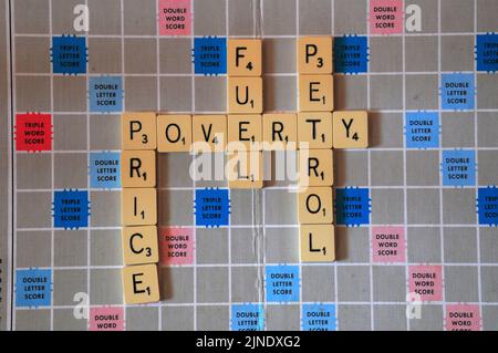 Lettres Scrabble illustrant la crise énergétique de 2022 Banque D'Images