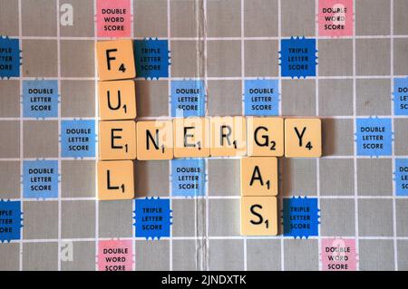 Lettres Scrabble illustrant la crise énergétique de 2022 Banque D'Images