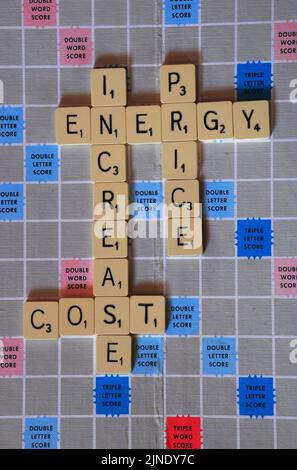Lettres Scrabble décrivant la crise du carburant de 2022 Banque D'Images