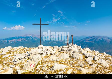 Monte Nuria (Italie) - les montagnes Nuria et Nurietta sont deux sommets de près de 1900 mètres dans la chaîne Apennine du Monti del Cicolano, Rieti Banque D'Images