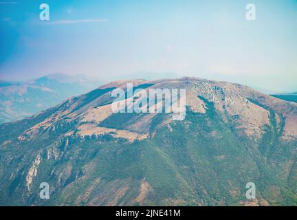 Monte Nuria (Italie) - les montagnes Nuria et Nurietta sont deux sommets de près de 1900 mètres dans la chaîne Apennine du Monti del Cicolano, Rieti Banque D'Images