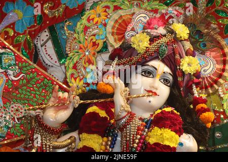 Sculptures de radha govindji dans le temple iskcon d'ahmedabad, Gujarat Banque D'Images