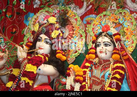 Sculptures de radha govindji dans le temple iskcon d'ahmedabad, Gujarat Banque D'Images