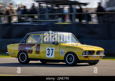 1973 Triumph Dolomite Sprint avec le pilote Martin Overington lors de la course de Gerry Marshall Trophy à la réunion des membres de Goodwood 79th, Sussex, Royaume-Uni. Banque D'Images