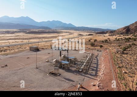 Une petite station de compression pour un gazoduc de 12' de GNL ou de gaz naturel liquéfié dans la vallée espagnole, près de Moab, Utah. Banque D'Images