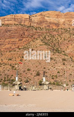 Une petite station de compression pour un gazoduc de 12' de GNL ou de gaz naturel liquéfié dans la vallée espagnole, près de Moab, Utah. Banque D'Images