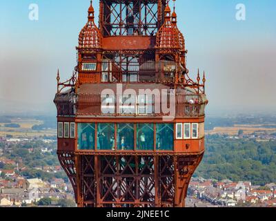 Tour Blackppol, terrasse d'observation , Haut en bas, Drone aérien , vu de l'air, vue de l'oeil d'oiseaux Banque D'Images